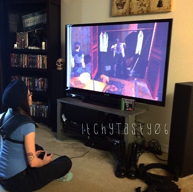 DistantMemory96's tweet image. Laura Foster, diehard “Resident Evil” fan, just like all of us, a lover of life itself with all it’s gifts, and a proud Parent of a 16-Month old little girl. If we don’t SAVE her, her EYESIGHT fades, we CAN’T let this happen. Please. Help me SAVE a LIFE today.🙏🏻 #SaveLauraFoster