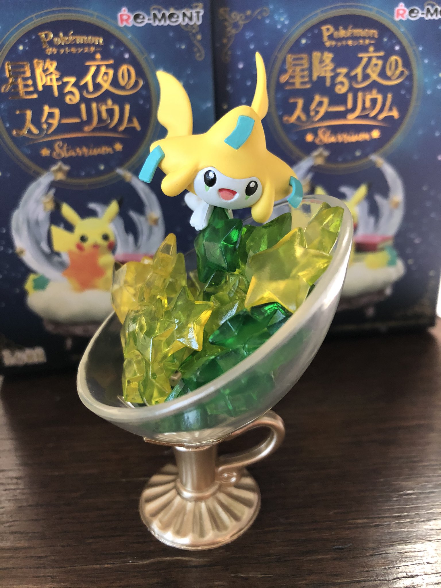 名無し ポケモンのスターリウムを購入 何故かフラゲしてしまった リーメントのポケモン食玩 と言えばテラリウムコレクションやポケモンの森が有名だけど 値段が高い分それ以上のハイクオリティ 特にジラーチが良すぎる ぜひ第2弾発売してほしいな