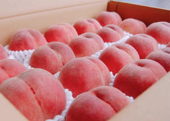 箱買いした時は試してみるのもあり？桃はある物に包んで野菜室に入れるのが良い？！