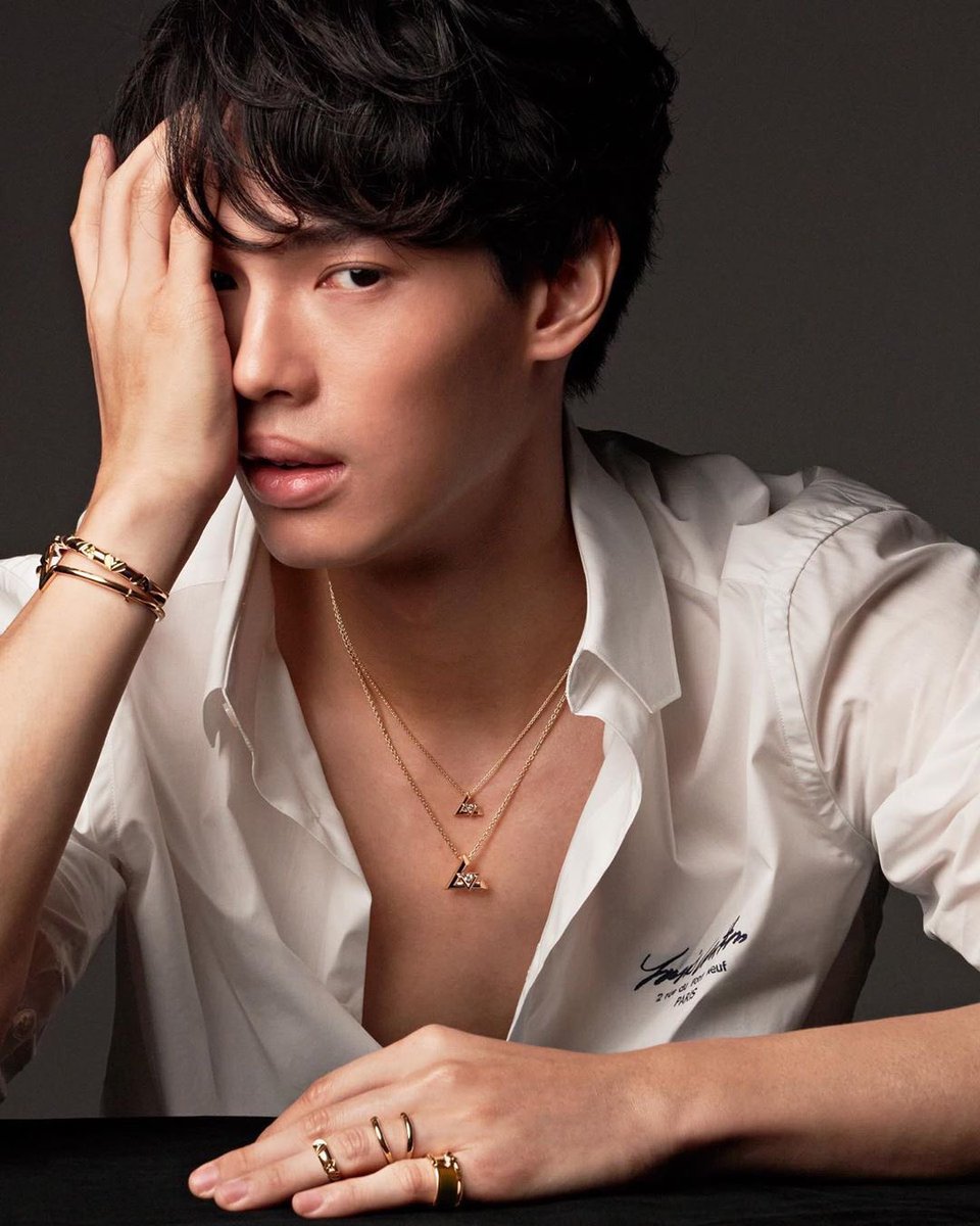 winmetawinphofc's tweet photo. Vogue Thailand Magazine
#winmetawin #snowballpower #winmetawinPH https://t.co/htm7Es4QEX