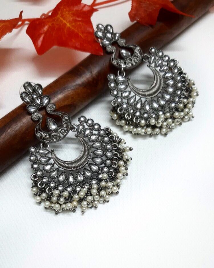 Royal Antique finish Kundan Earrings accentuated with pearls from Infinity Jewels 🌟

Shop Now @ bit.ly/33e9U9r and Get a Surprise Gift🎁

Avail upto 20% off with code RUVVY20😍

#Ruvvy #Jewellery #Earrings #OxidizedJewellery #Silver #silverjewellery #LiveVideoShopping