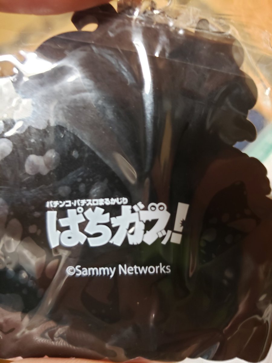 UsaPeroShoyan's tweet photo. 届きました🐱🚚
ペロリナさんと恋ちゃんの
コラボラバーキーホルダー✨
ダーツケースに付けたらごちゃごちゃ感が満載になり魔したww
#ぱちガブッ
#SammyNetworks https://t.co/VsgZ8PklZ9
