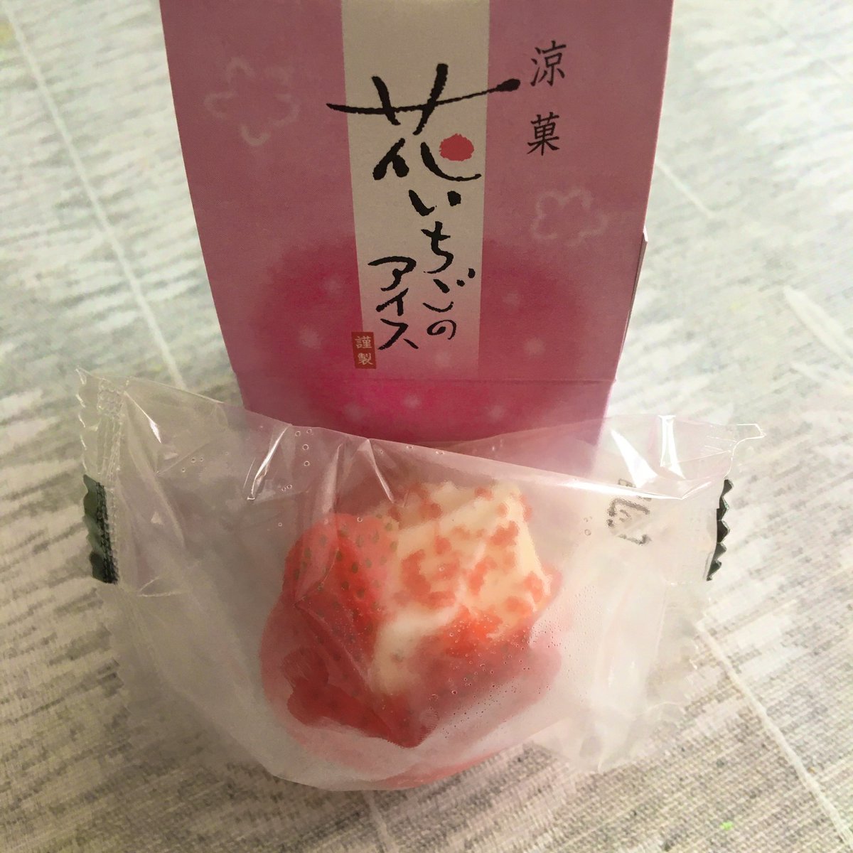 花いちごのアイス