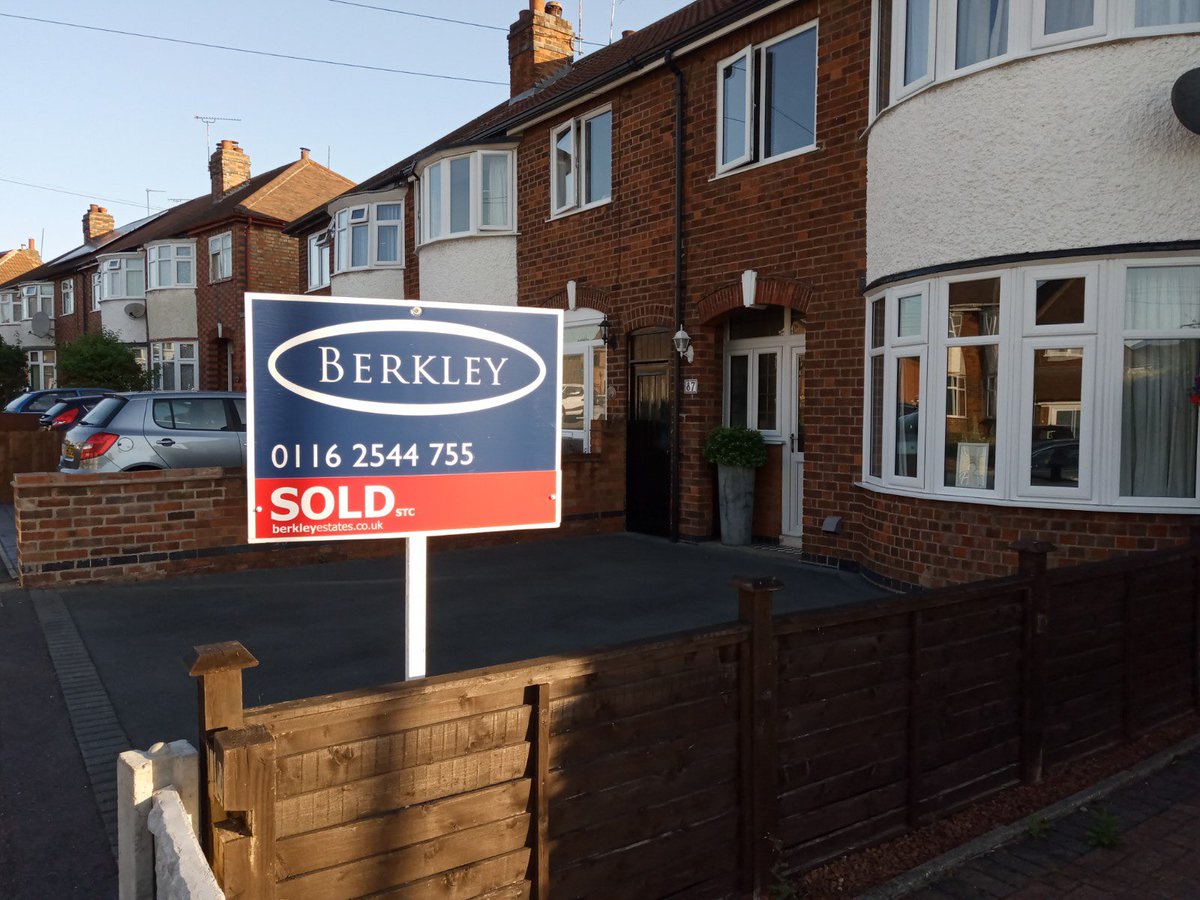 boards4agents's tweet photo. 🥇#SaturdaySolds🥇
We are ending our week with an email about our #SignFitter, Paul.
Thank you to Fine & Country - #Loughborough for taking the time to email us. 💌
It is much appreciated. Positive emails, face to face interactions and DM’s really mean the world to us. 😊 https://t.co/KG4iV3JMmL