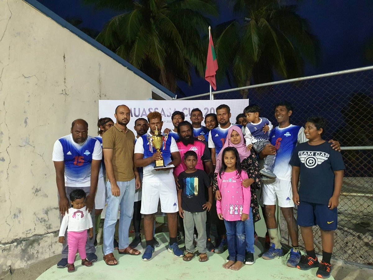 BYSCmv's tweet photo. މިނިވަން ދުވަހުގެ މުނާސަބަތުގައި ކޮޅުމަޑުލު ބުރުނީގެ މުއައްސަސާތައް މެދުގައި ކުޅެވުނު 6ވަނަ މުއައްސަސާ ކަޕްގެ (އަންހެން/ ފިރިހެން) ޗެމްޕިއަ��ްކަން ވިދިވިދިގެން 2 އަހަރު ހޯދި ބުރުނީ ފެނަކަ ޓީމް 🏆🏆@fenakaburuni @TeamFenaka @MoYSCEmv @thburunicouncil 
#muassasacup2020 https://t.co/KYW7cfhRz5