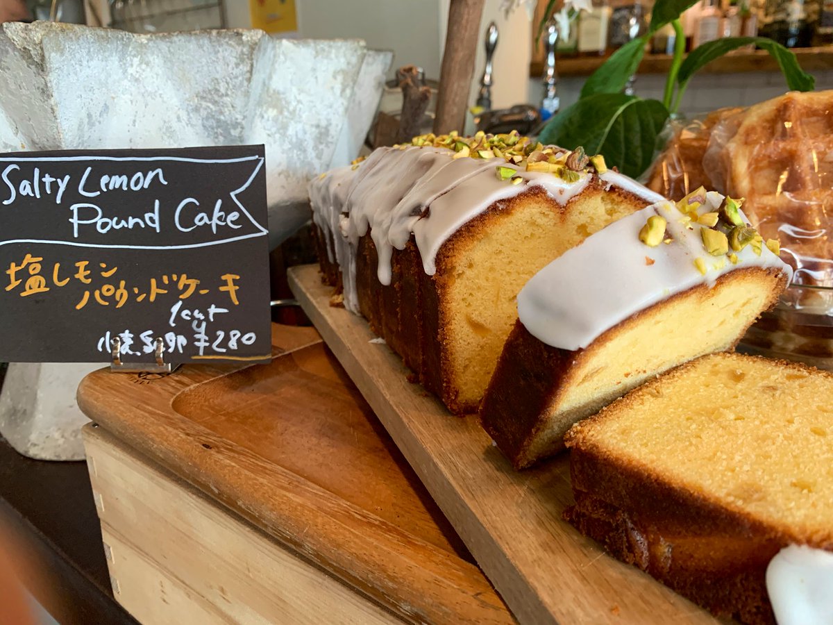 Suke6Diner's tweet photo. まだあります♡
オススメすぎる🌼🍋
😋😋😋
#パウンドケーキ #poundcake #preservedlemon #塩レモン #焼き菓子 #スケロクダイナー #浅草 #隅田公園そば https://t.co/ORKLlCENxX