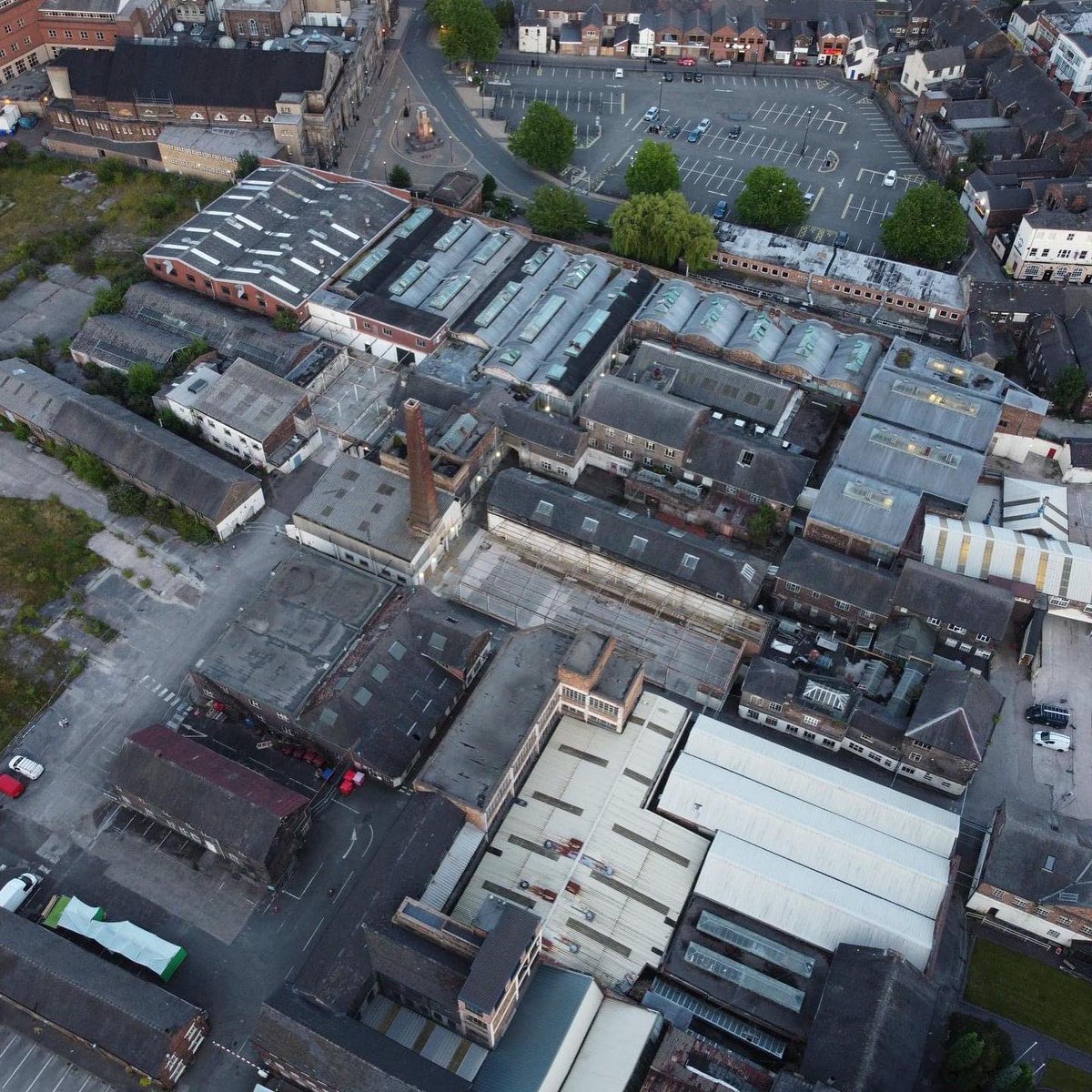 AshMBooth's tweet photo. Stoke skyline and the Spode Works factory. An industrial jungle... https://t.co/SdcDMTNIbh