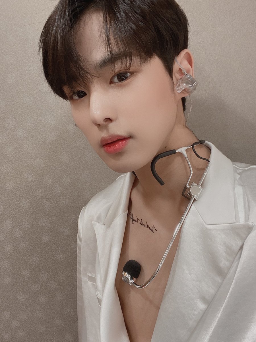 NewWorld_VICTON's tweet photo. [#병찬] 숨겨둔 사진 즐거운 주말되길!!! 🐥🐶😊 https://t.co/ma1syR9bUt