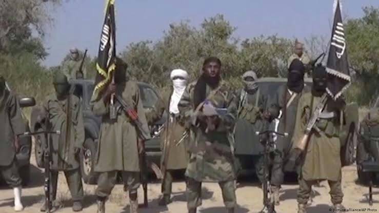 GPGGNigeria's tweet photo. Nigeria's "Jamā'at Ahl as-Sunnah lid-Da'wah wa'l-Jihād", AKA Boko Haram has killed more than 30,000 people since 2009.
The resulting deaths if buried out, will cover 24 acres of land, approximately 18 standard football fields.
@gpggnigeria #Insecurity #StandForGoodGovernance https://t.co/eXx5o57I9E
