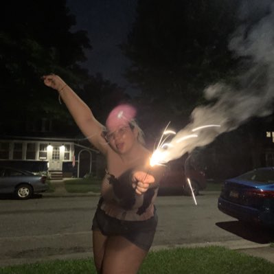 eruptingpandas's tweet image. a hot commod-titty #NewProfilePic