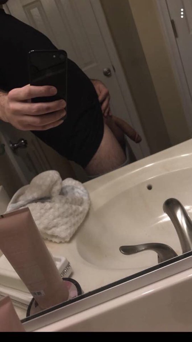 HerBigCock1's tweet photo. Wow .. I can’t sleep .. I could really use a good handjob or nice slow blowjob tonight .. any takers? Lolll  😬👅 #handjob #blowjob #cantsleep https://t.co/MWdVv8bUoS