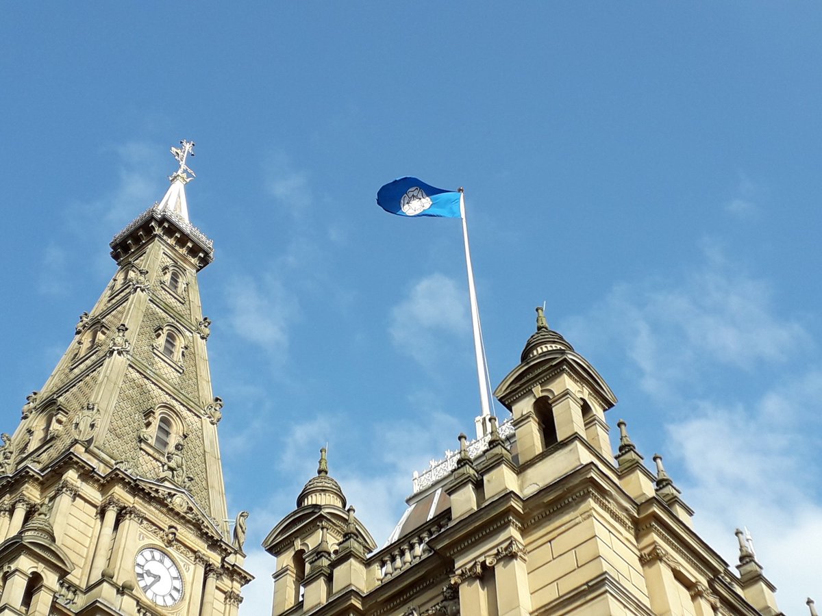 Ee by gum, it's #YorkshireDay! However you plan to spend the day, please stay safe and follow local guidance.

😷 Use a face covering where appropriate.
📏 Keep 2-metres from anyone outside your household or bubble.
👐 Continue regular hand-washing.

➡️crowd.in/urdHW8