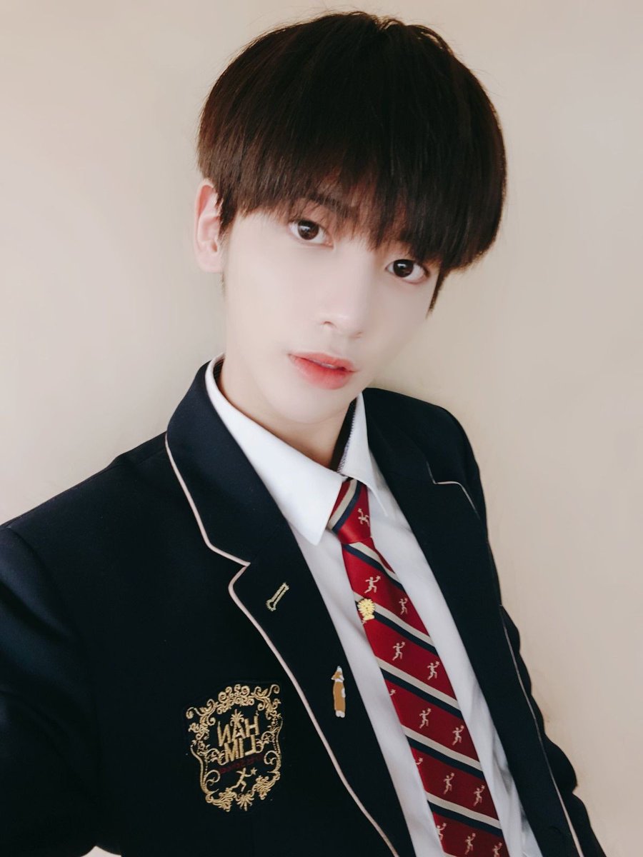 astraltyun's tweet photo. tw, suicide
#taegyu au where beomgyu always goes to their school rooftop to jump but every single time he goes taehyuns already there so despite himself he goes and screams “dont do it, please” but when the day comes no ones there before him will taehyun be able to stop him? https://t.co/qiT4okT0qB