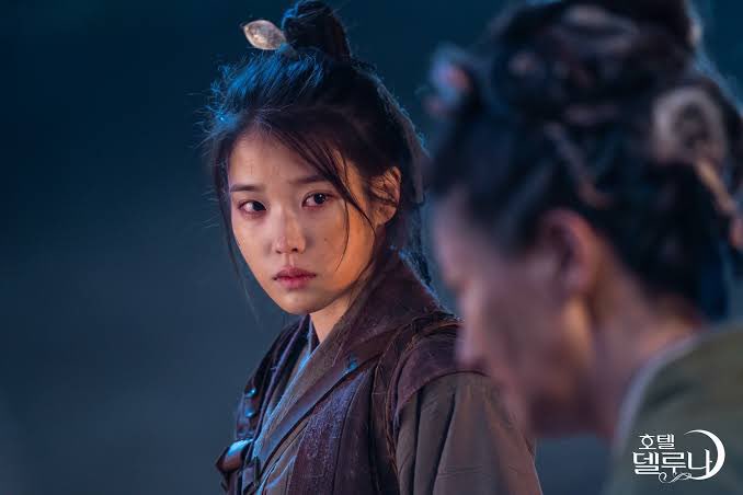 “She young but showed off various human emotions & love for life.I think her image as an idol is completely different. #IU knows how to express complex emotions.She has a lot of potential as an actress, w her spectrum of acting is getting wider as well.”-Prof. Yoon Seokjin,Critic