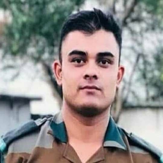 themagicngo's tweet photo. Team @themagicngo pays tribute to Martyr Sepoy Rohin Kumar, who sacrificed his life to protect our Nation during a ceasefire violation in Rajouri, J&amp;K today.

Jai Hind 🙏🏻

#LestWeForgetIndia #LestWeForget #JaiHind #IndianArmy #tribute #armedforces https://t.co/Sk53fo5Lpe
