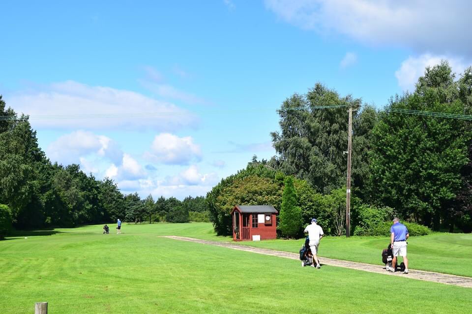 GolfPick's tweet photo. It was a scorcher yesterday and it’s looking like it's going to be a lovely day again today. Hope everyone is enjoying their golf! Singles, 2, 3 or 4 balls can all book tee times. To reserve your tee time please call us on 01937 557878 or visit https://t.co/7XZqZjnPta to book ⛳️ https://t.co/0Ke44753Ys