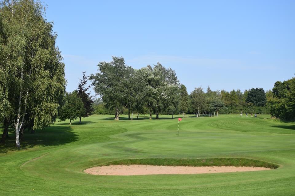 GolfPick's tweet photo. It was a scorcher yesterday and it’s looking like it's going to be a lovely day again today. Hope everyone is enjoying their golf! Singles, 2, 3 or 4 balls can all book tee times. To reserve your tee time please call us on 01937 557878 or visit https://t.co/7XZqZjnPta to book ⛳️ https://t.co/0Ke44753Ys