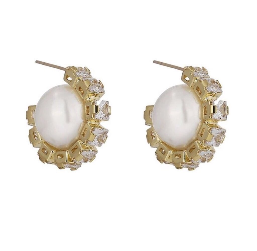 SFJEWELLERRY's tweet photo. Today is #BlackPoundDay if you’re looking for a jewellery brand to shop from why not check out SF? https://t.co/uDKQ5T63K7 https://t.co/fDoGY83qKD