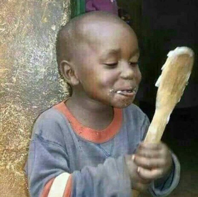 lungile272's tweet photo. @Bonginkocy_m Ngamane ngadla li phalishi kuphela la, e wors e phela Ku braai stand😂😂😂 https://t.co/bGUzr8DBEk