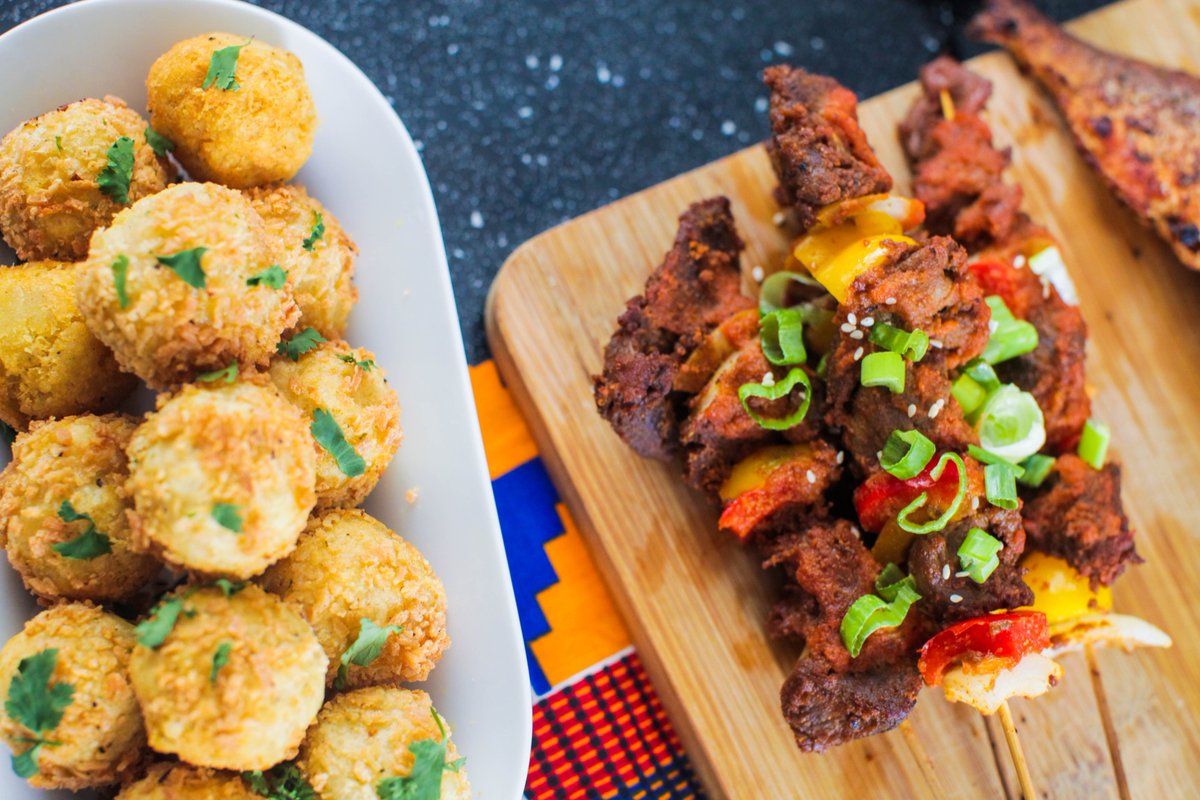 adjoaaaa's tweet photo. @ikeeyah_ @TheCookingPotUK For all your catering needs 😌 https://t.co/lwa3R3KzOJ