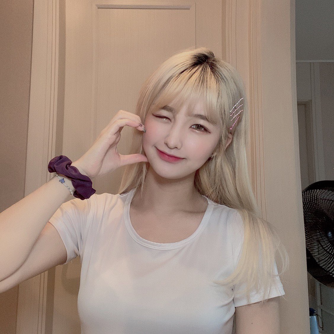 [#달린]

앤써! 요즘 비가 많이 내리죠?! 
우산 꼭 챙기고 달린이 향한 마음도 꼭 챙기고! 건강도 챙기고 우리 멀리서 서로 응원하지만 항상 같이 있다는 거 잊지 말기!💜🧚🏼‍♀️
-
#ANS #Dalyn #ANSER #에이엔에스 #달린 #달냥이