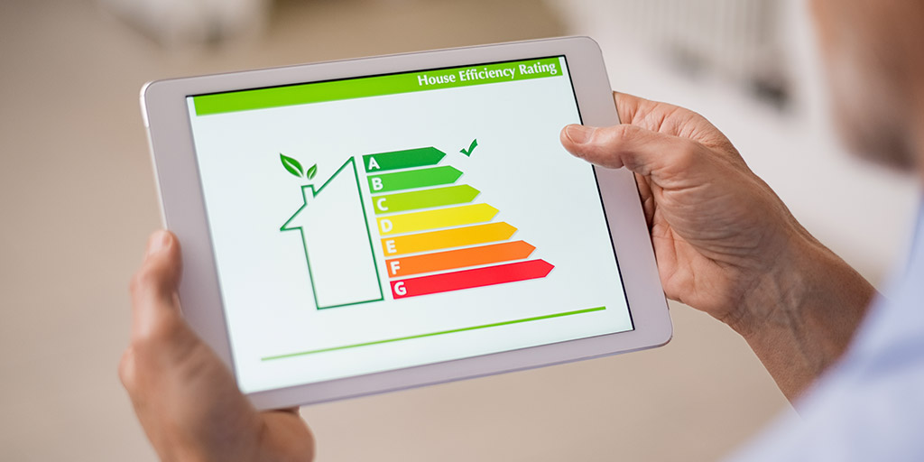 IDAEenergia's tweet photo. ¿Compras? ¿Alquilas? No te fijes sólo en el alicatado y las paredes. Es más importante el #CertificadoEnergético de la vivienda, que evalúa su eficiencia energética -de la A🙂 a la G☹️-, y el gasto en energía de la misma. 🔎 https://t.co/1lswO8utro https://t.co/lXfKr0xKok