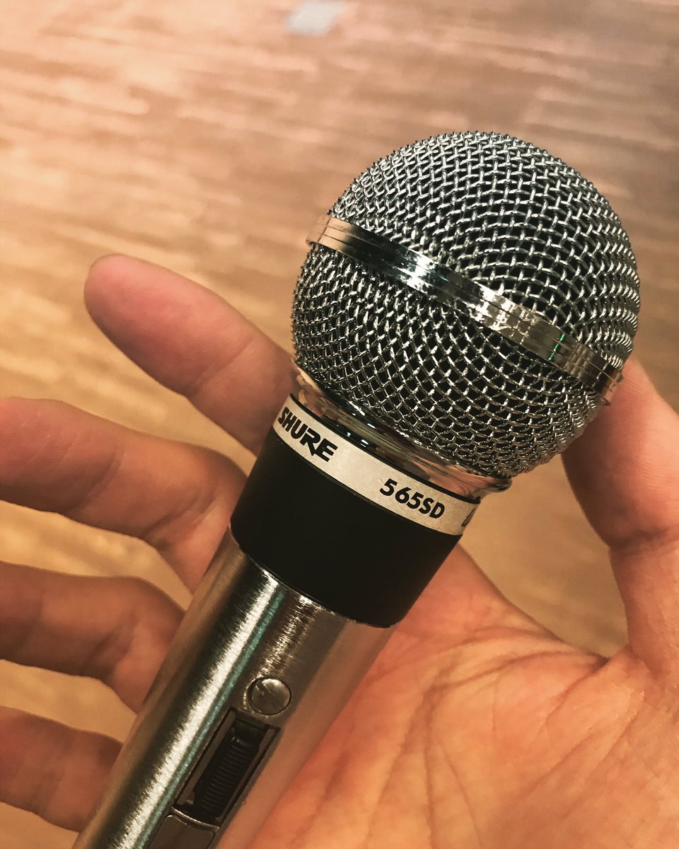 masaki110guitar's tweet photo. フレディマーキュリーのマイクと言えばこれ!Shure565SD
このピカピカ感がたまない!
音の聴き比べしたいなー
#shure #565sd #fredymercury #フレディマーキュリー https://t.co/YXbNwuXQYa