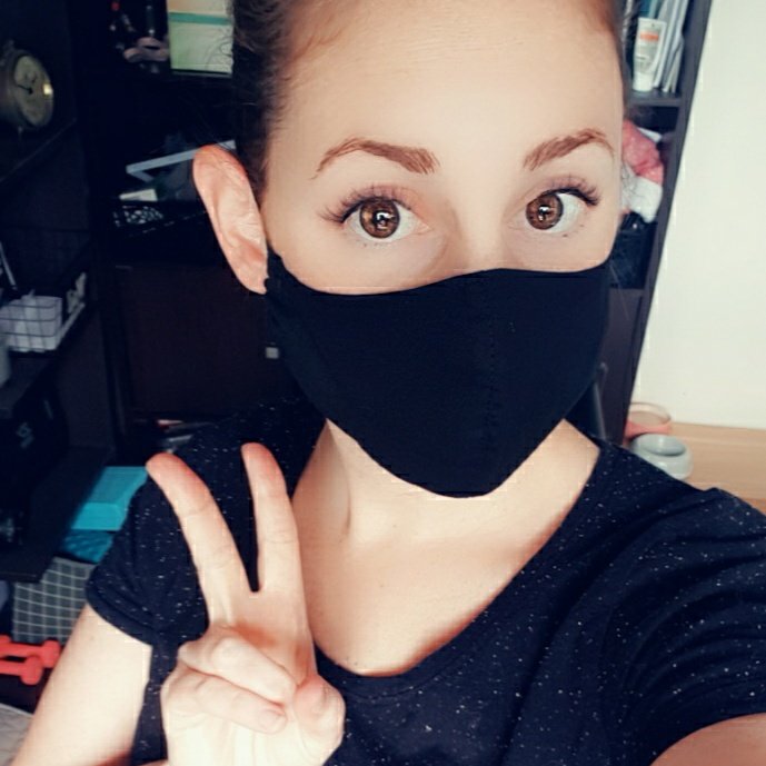 missjaqz's tweet photo. I don't tweet alot so here's an update. 
Covid is crazy. My state is in lockdown, I still work but not alot. I'm all about the Netflix binge and eating ramen in my pyjamas. I miss my friends and my hobbies but am getting back into my art on my iPad. Sending love in crazy times ❤️ https://t.co/US7VKhKpQ3