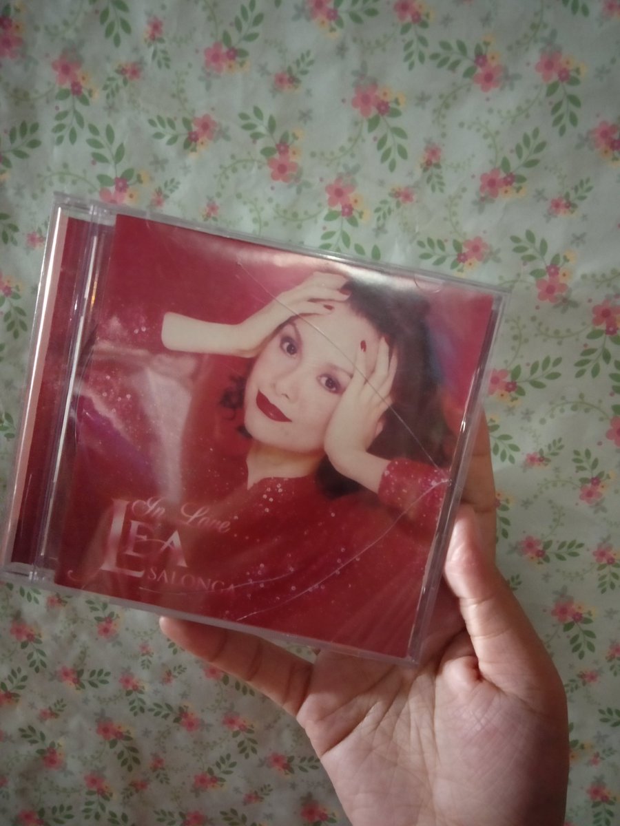 guinghyung's tweet photo. Gumuho mundo ko nung nakita ko nag crack yung lagayan πππ buti nalang safe yung CD
#LSforNationalArtist
LeaSalong forNationalArtist https://t.co/xOF3rIsFwm