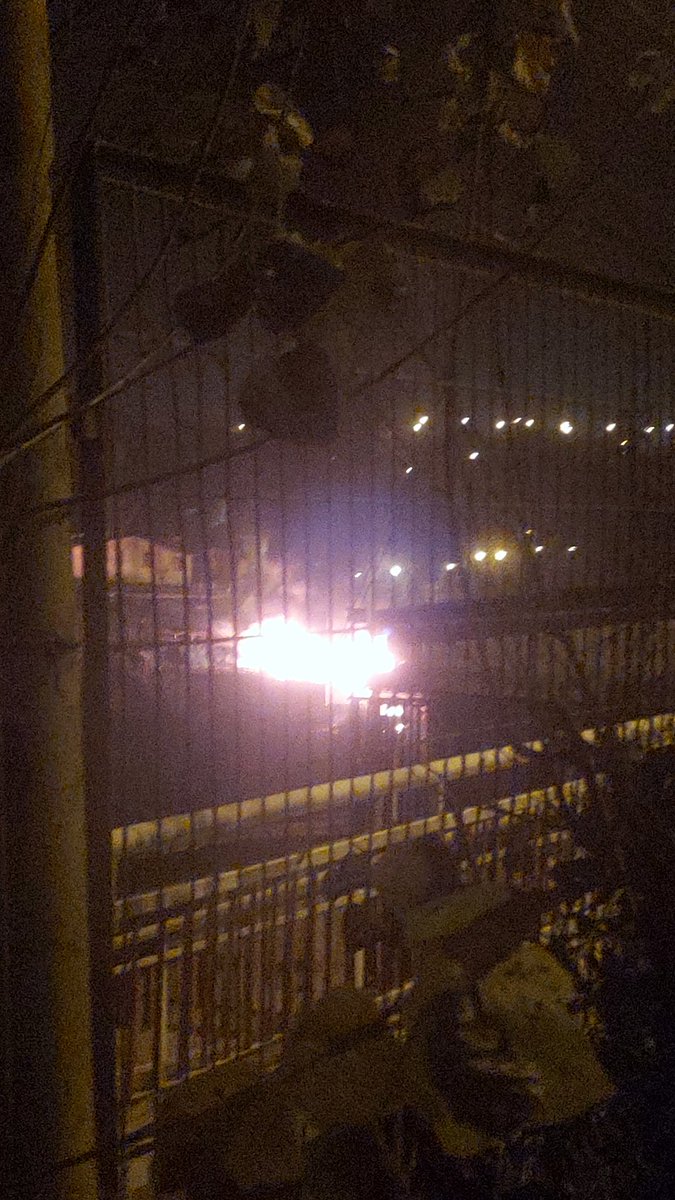 karito3527y's tweet photo. Incendio en rodelillo en población la básica bombero aún no llegan @sitiodelsuceso @CentralCBV https://t.co/1BgqRjNsXq