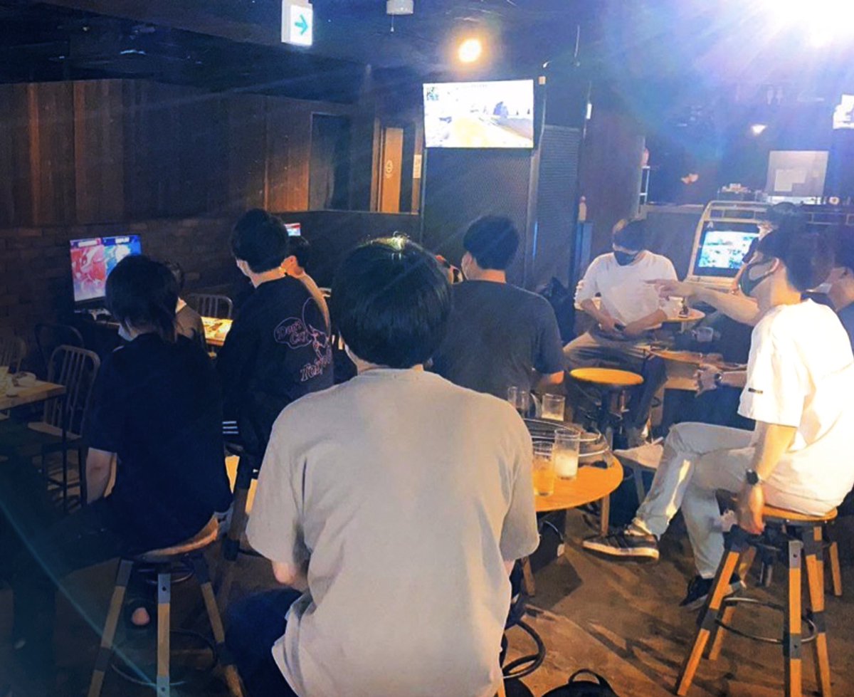 HeSF_Hokkaido's tweet photo. 【HeSFスマブラ対戦会】
e-REVOさんをお借りして、不定期で学生スマブラーが集まる対戦会開催中！

多数道内学生が参加！初対面同士でも気軽に参加してくれてます！

ドリンク🥤とフード🌭を摘みながら、対戦できる素晴らしい環境です！
高性能PCエリアもあります！ https://t.co/PolSDIQrgr