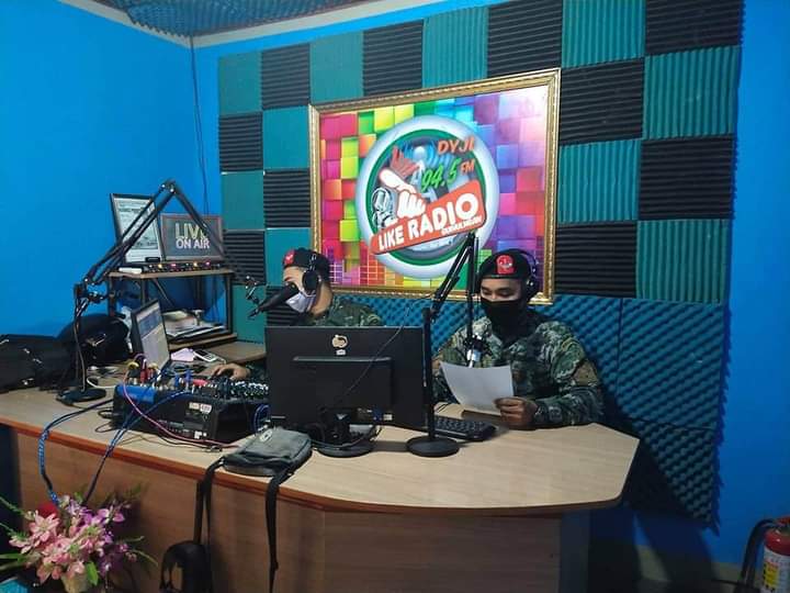 pnpsaf_6sab61sa's tweet photo. 61SAC personnel conducted Radio Guesting at 94.5 FM Like Radio, Guihulngan City, Negros Oriental.
#PNPPATROLPlan2030
#Tagaligtas
#SpecialActionForce
#TeamPNP
#WeServeAndProtect
#WeHealAsOne
#PNPKakampiMo https://t.co/O17OE6ZuJy