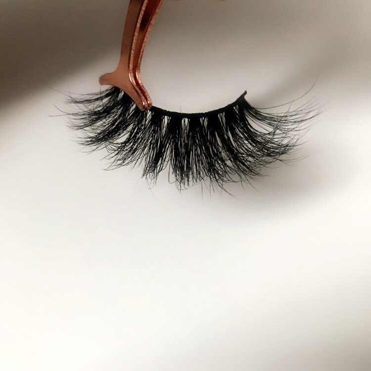 Pri_Pri_Sam's tweet photo. @ikeeyah_ @periluxe 
They sell luxury, high quality lashes and will be expanding soon. 
Currently having a sale buy 2 get 1 FREE. 🛍

https://t.co/qEmSzA6vvM https://t.co/rtB3wa6ThC