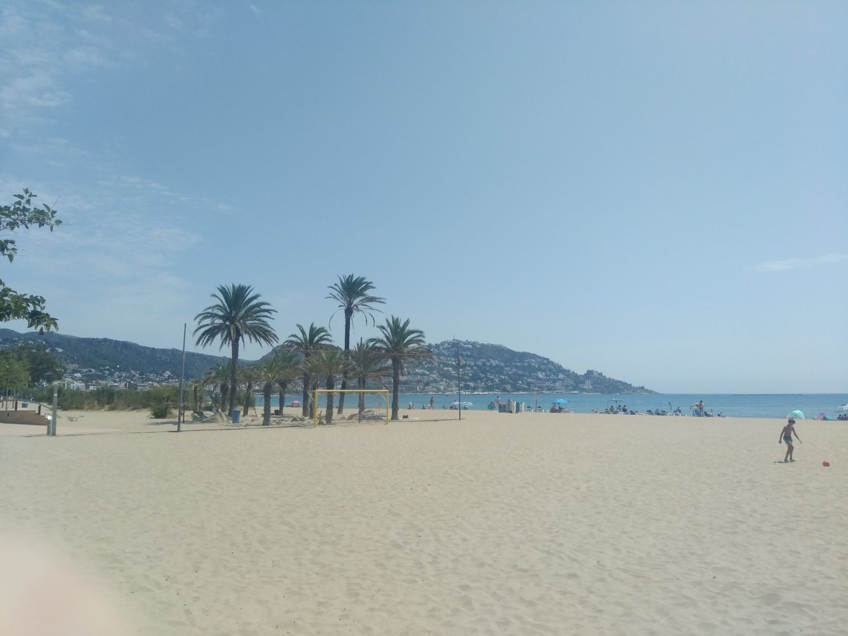 PVerleye's tweet photo. @quinten_poppe @PatLefevere @NMBS @StadaanZee @vanranstmarc Jawade...veel beter in het "risicovolle" @spain  #Empuriabrava #Corona @be_gezondheid https://t.co/Zy5nbjcRLS