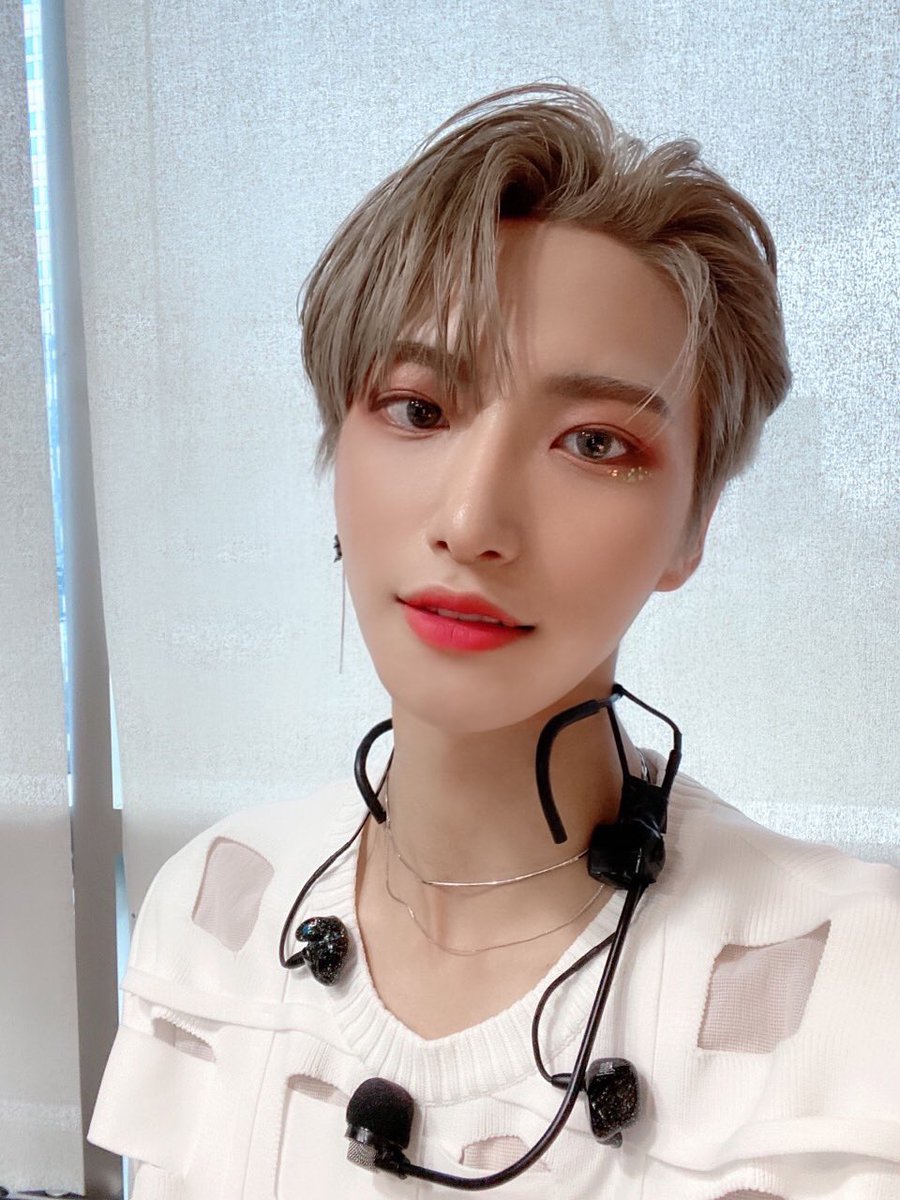 ATEEZofficial's tweet photo. [#성화] 왜 안 힘든가 했더니 에이티니 응원이 여기까지 들어왔어용❤️💙❤️💙
#ATEEZ #에이티즈 https://t.co/WC92fr42wn