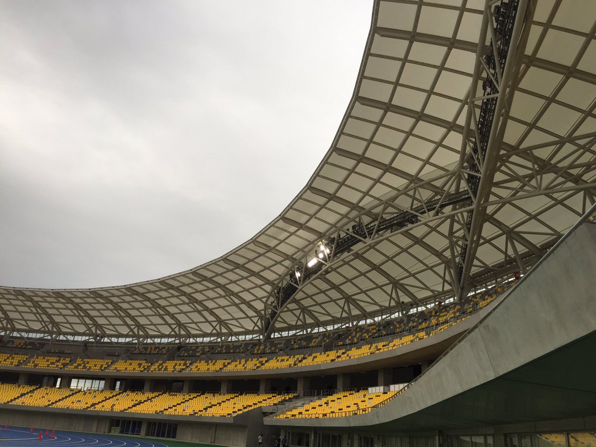 ちかだ 今日は宇都宮市のカンセキスタジアムに行って中学生に走高跳を指導してきました 中学生のノリも良く楽しくできました 新しい競技場はテンション上がりますね