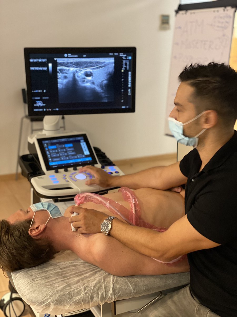 MVClinic's tweet photo. Y en #Madrid en otro aula de @primfisio @santanaseguraP impartiendo S3 de #neuromodulacionpercutanea #NMPe @NeuroMPercut #cuello #neuroeje ¡con los alumnos sin perder el más mínimo detalle de las explicaciones en la doble proyección! #calidadtop #formaciondemaximacalidad https://t.co/sojzlGzX5P