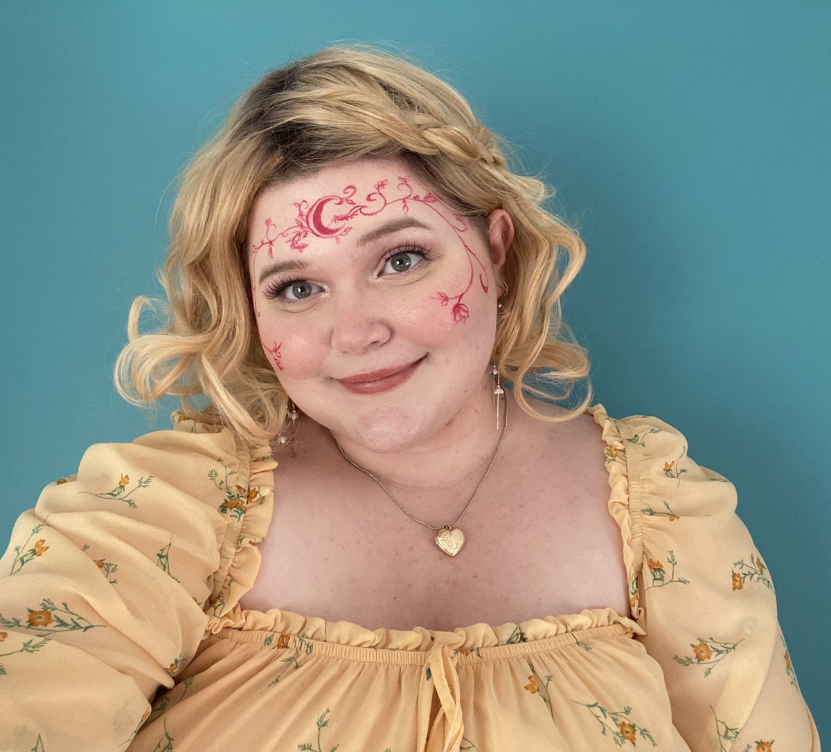 _karsia's tweet photo. i redid my stevie rae cosplay! i’m SO SO SO happy with how the mark turned out! again all freehand, i was freaking out the whole time for the fear of making a mistake but i think it’s beautiful! 🥰🌷🌿🧚🏻‍♀️💐🍄✨
i have a better wig this time too!
@pccastauthor #HouseofNight #HonTV https://t.co/ktHTR3u9RL