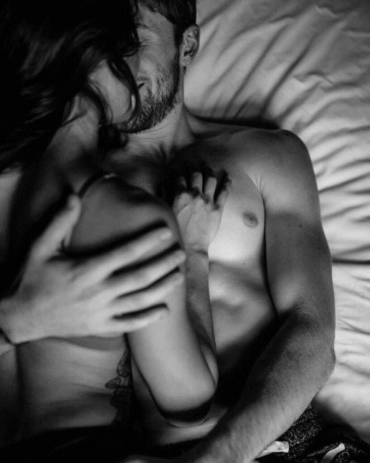 alycecappellaio's tweet photo. L'attrazione non ha un perché, scatta. Può derivare dalla mente, da uno sguardo, dall'odore della pelle. Non esistono regole. https://t.co/sxhpoiM5Io