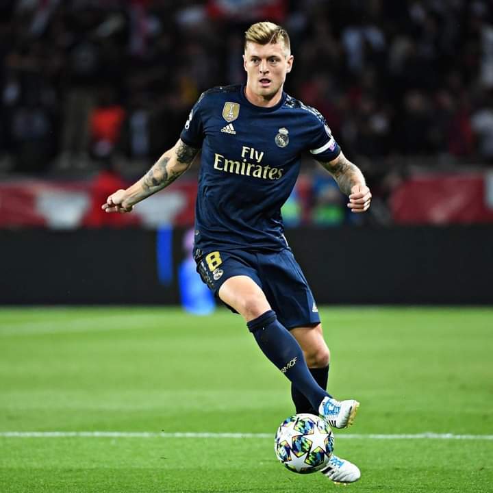 Una de las mejores equipaciones que ha sacado el Real Madrid en los últimos años. Y pensar que se utilizo solamente cuatro partidos.