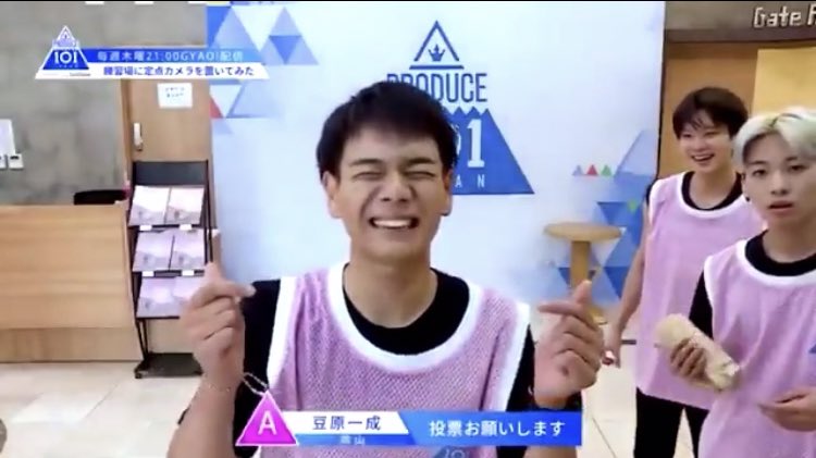 mam__je's tweet photo. 豆原一成は指ハートを習得したようだ https://t.co/J6aBvL0eR9