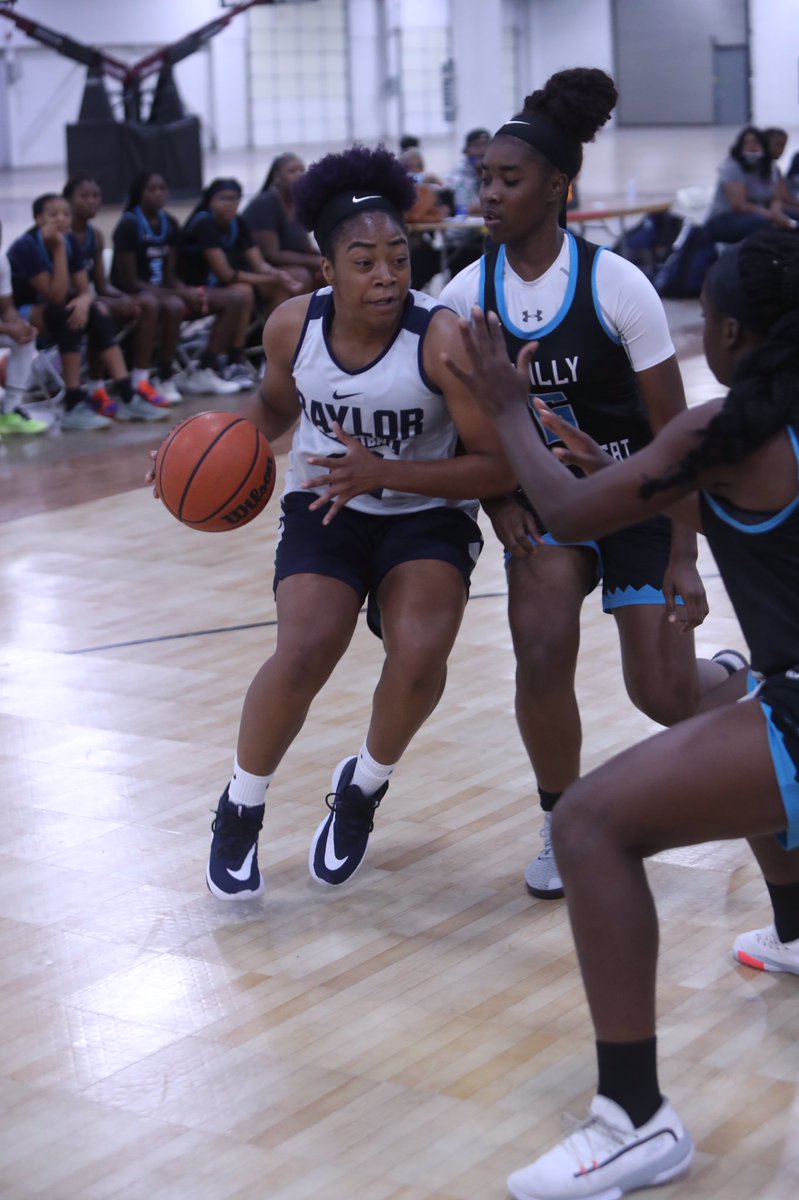 Some Philly vs. Chi action in <a href="/PhillyThreat/">Philly PTT</a> vs @bayloryouth #NYGTuneUp