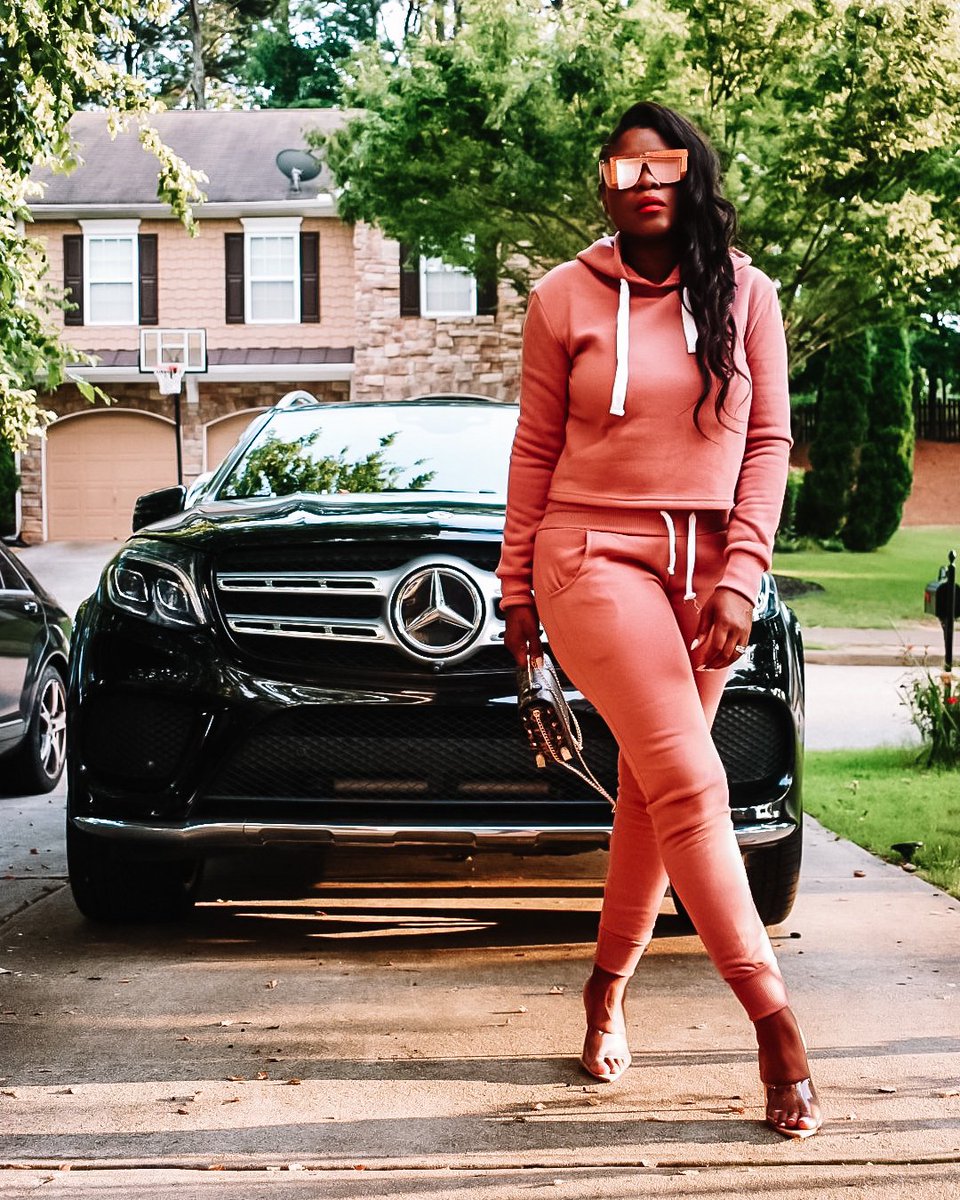 TimeeshaSimone's tweet photo. Be the woman that young aspiring entrepreneurs want to follow. Your influence and story could touch the lives of someone else in ways you could never imagine. Let this motivate you to not hold back from being your own entrepreuneur and telling your story. Someone needs to hear it https://t.co/HRDimOMYq5