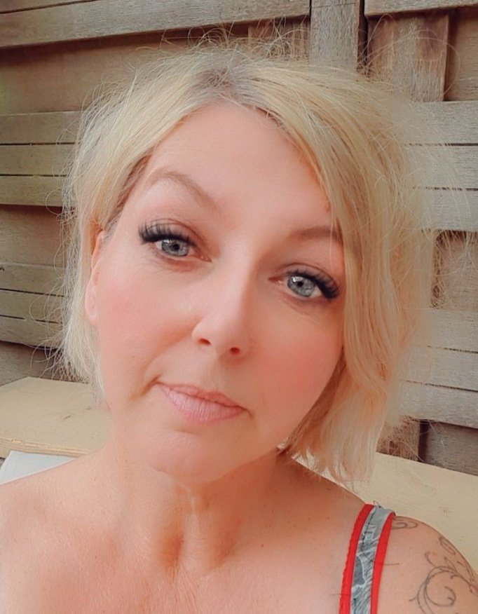 PeeEffEm's tweet photo. How to look like Barbie. #heavyfilter https://t.co/UX0HGr29Iy