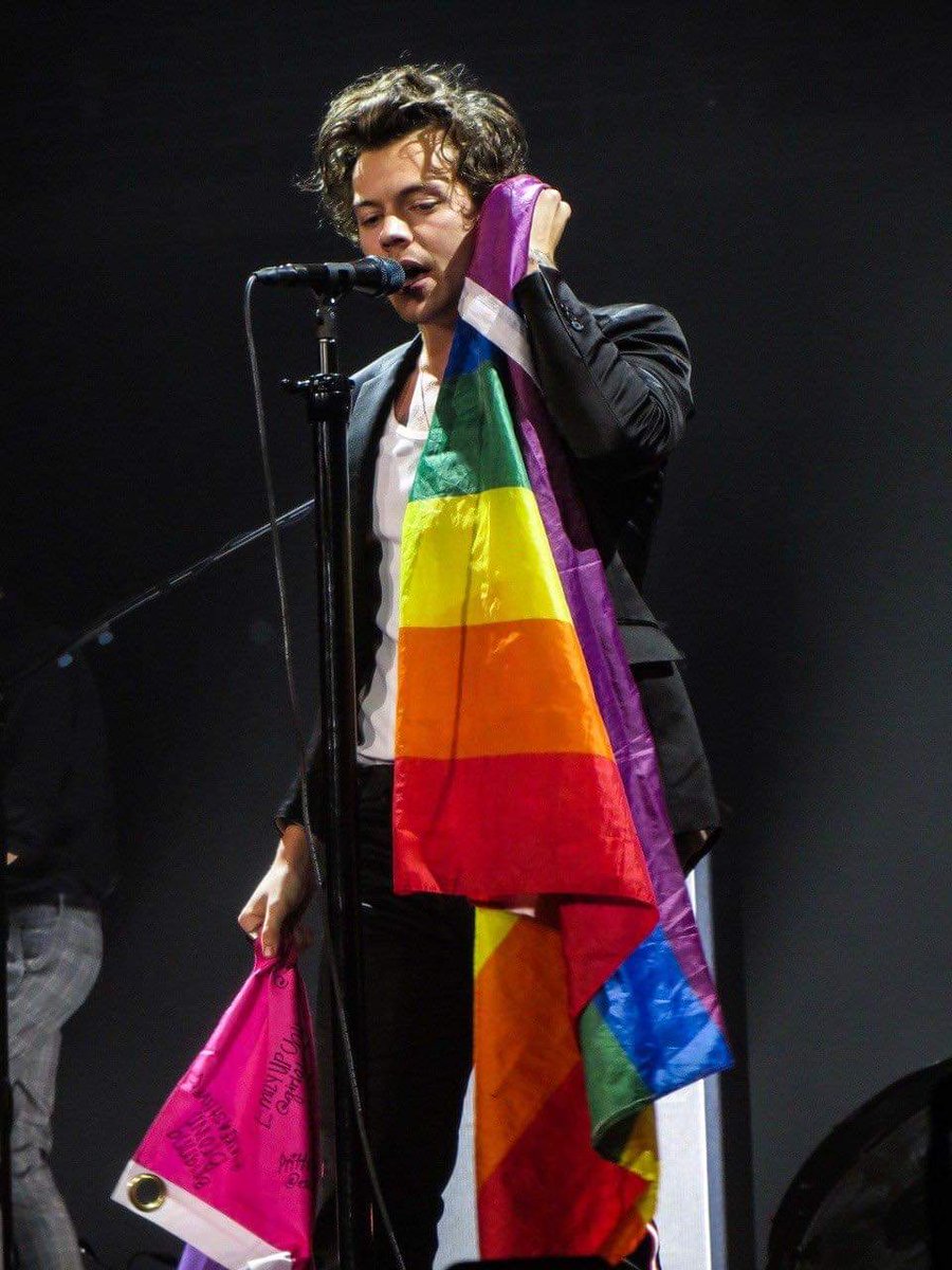 stylesowa06's tweet photo. „If you are black.
If you are white.
If you are gay.
If you are straight.
If you are transgender.
Who ever you are.
Who ever you wanna be.
I support you.
I love every single of you.”
~ Harry Styles 🏳️‍🌈❤️ https://t.co/kr0rXgYPHG