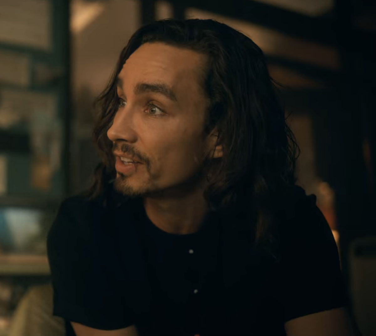 klaus hargreeves icons! [post credit if using]