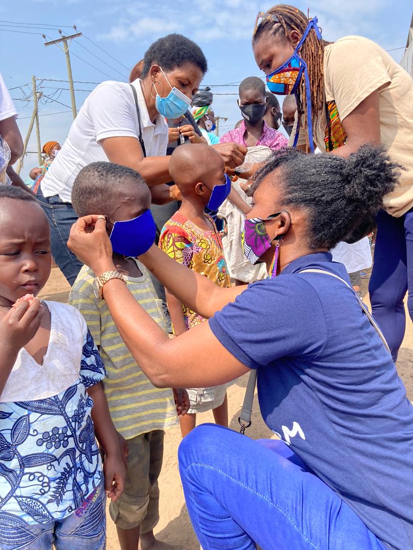 RCAOsuOxfordSt's tweet photo. Face mask distribution at Agbobloshie in Accra.
#rotaryrrc
#rotaryai
#rotaryALE
#rcaosuoxfordst
#serviceaboveself https://t.co/4HhGHjHwL8