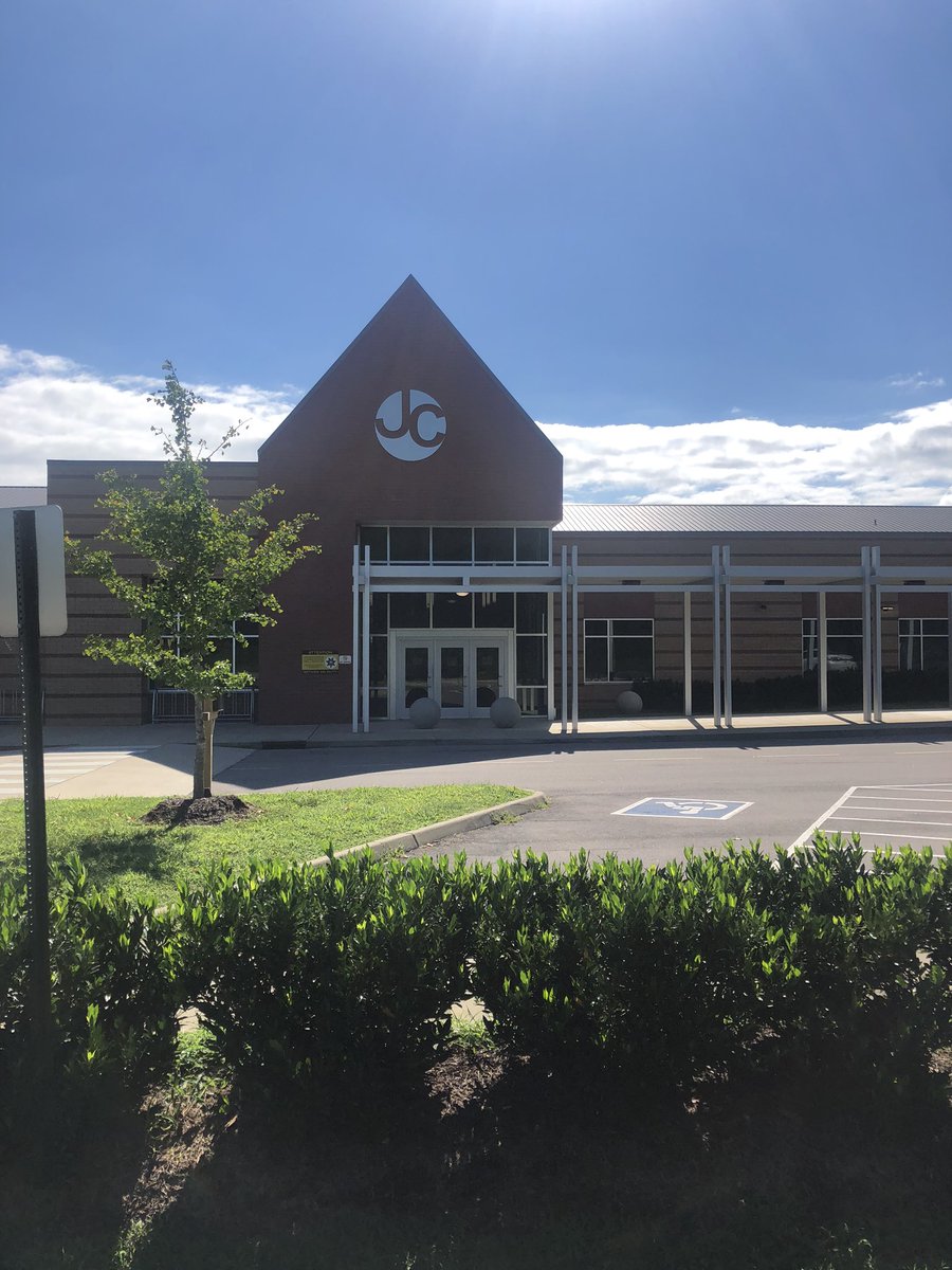 JCElem_RCS's tweet photo. It’s a beautiful day to give away free backpacks and supplies!! Come to JCE at 10am to get yours! https://t.co/xkQPhlVDFt