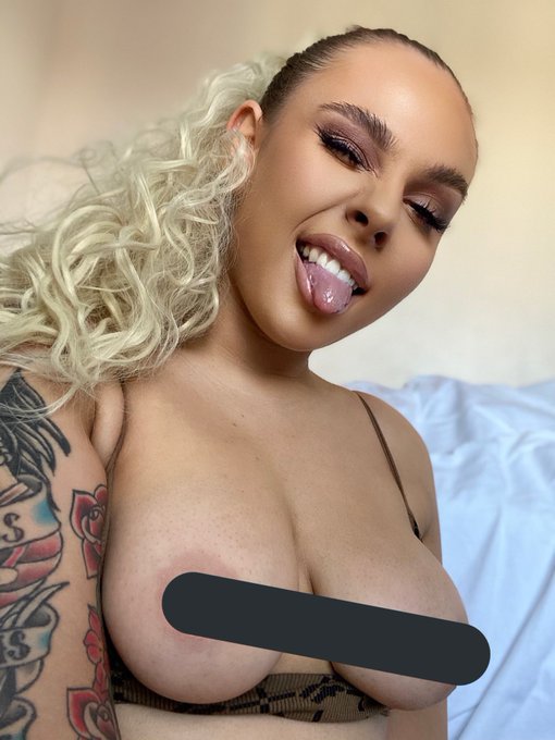 Before and after you sub to my OF 😜 https://t.co/Iv7hDrVf5J