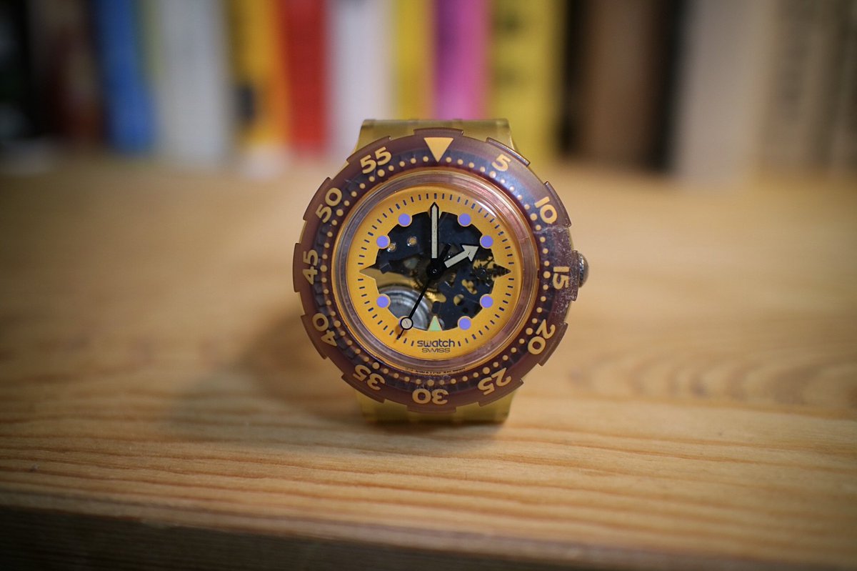 dollyfunklove's tweet photo. 29年前に3時間並んで買った宝物。
今でもちゃんと動いてます。
#swatch #scuba200 #Hyppocampus https://t.co/MZhJcLuHeX